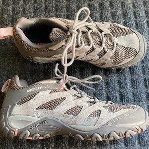 Merrill hiking shoe sz6.5